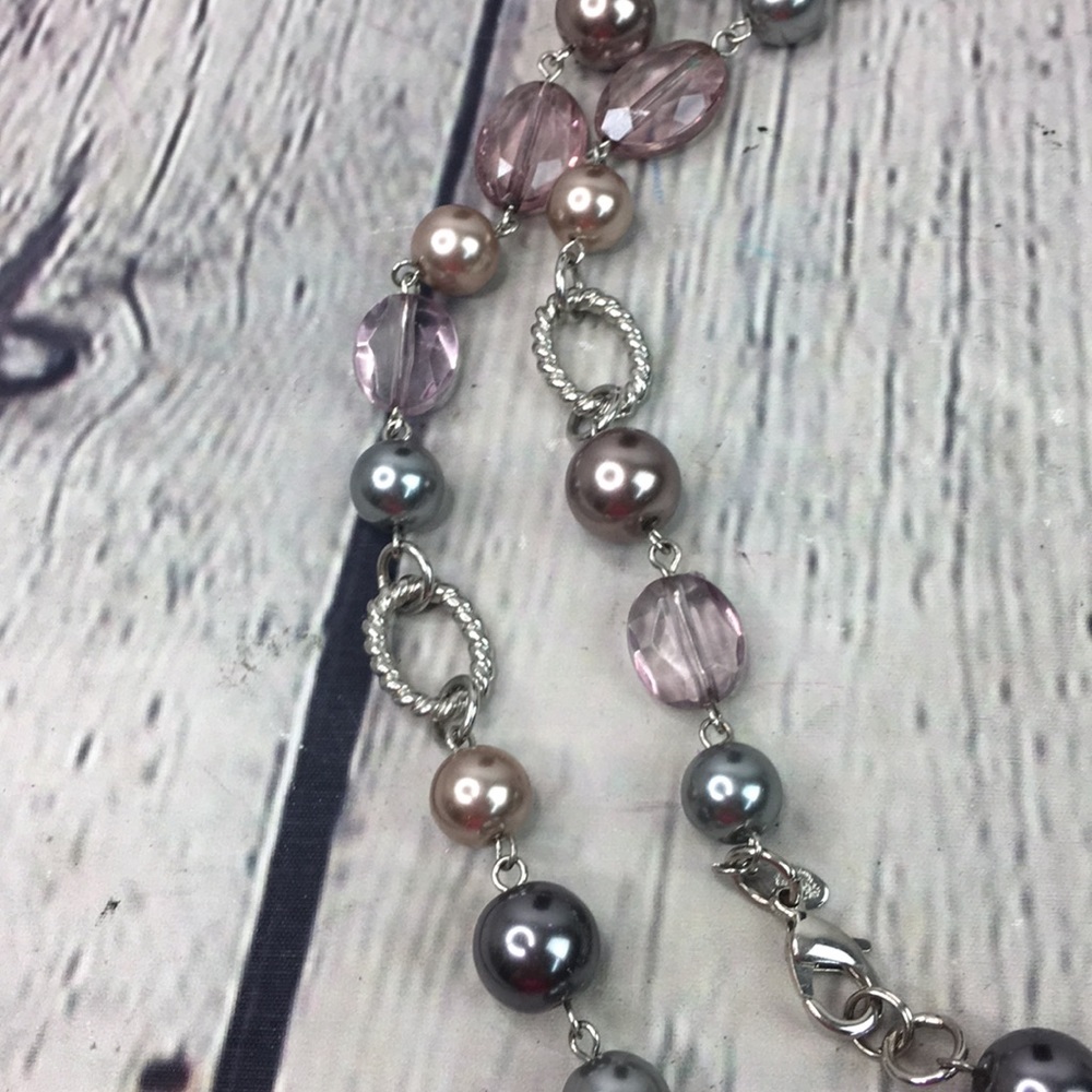 Elegant Pink and Silver Beaded Necklace - Picture 5 of 11